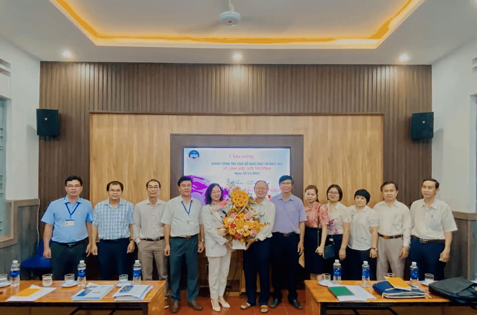 Cán bộ Trường THPT Quy Nhơn làm việc với  Sở giáo dục Bình Định về công tác đào tạo năm 2022