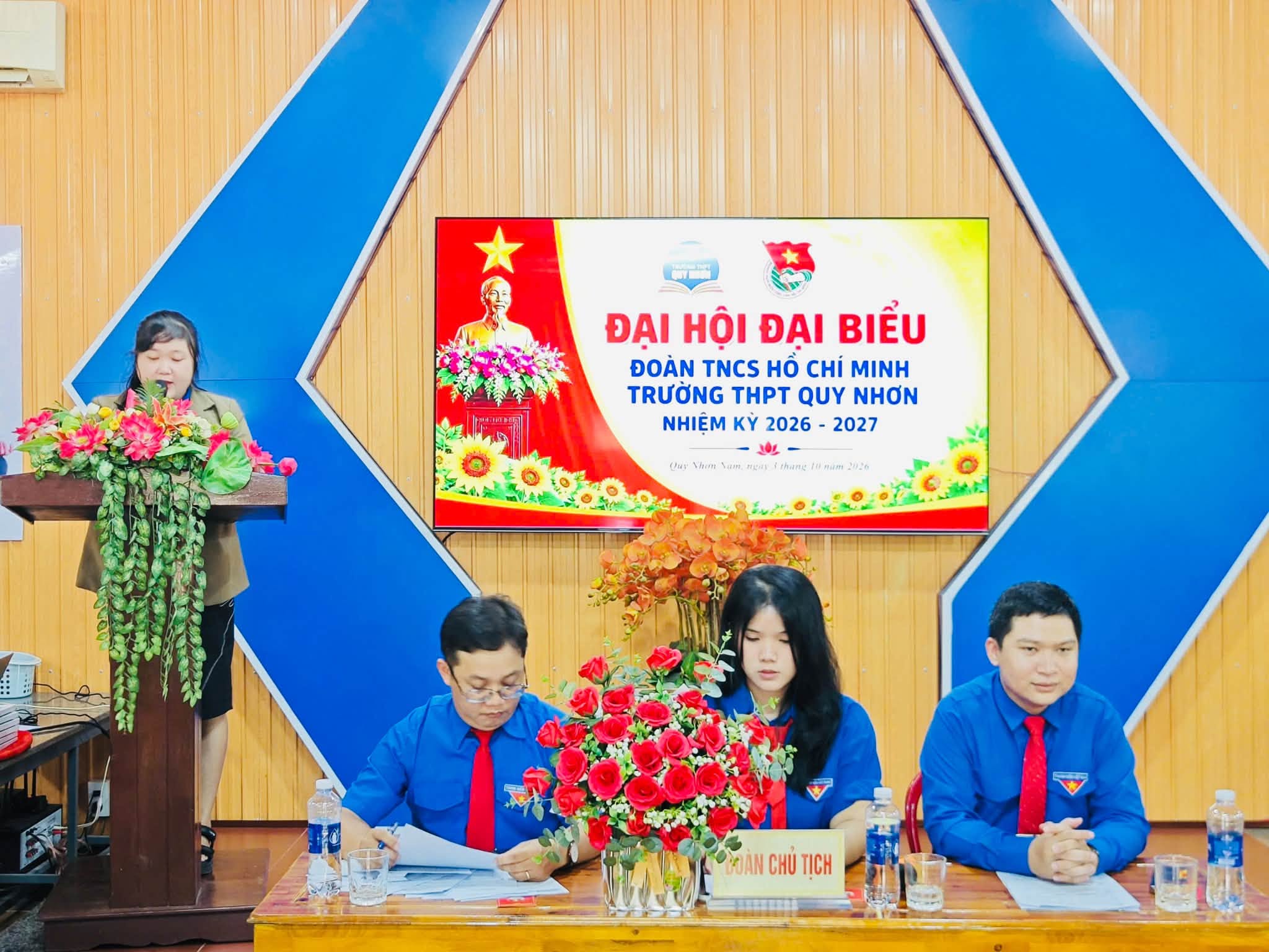 Đoàn chủ tọa Đại hội đại biểu Đoàn trường THPT Quy Nhơn nhiệm kỳ 2026 - 2027