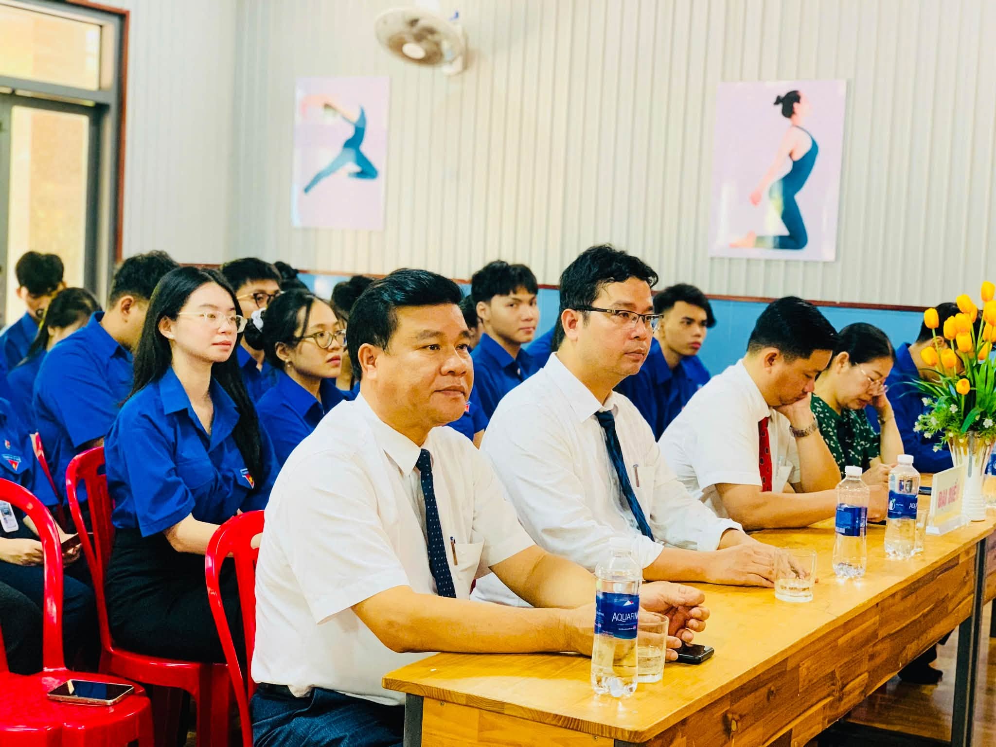 Thầy cô tham dự Đại hội đại biểu Đoàn trường