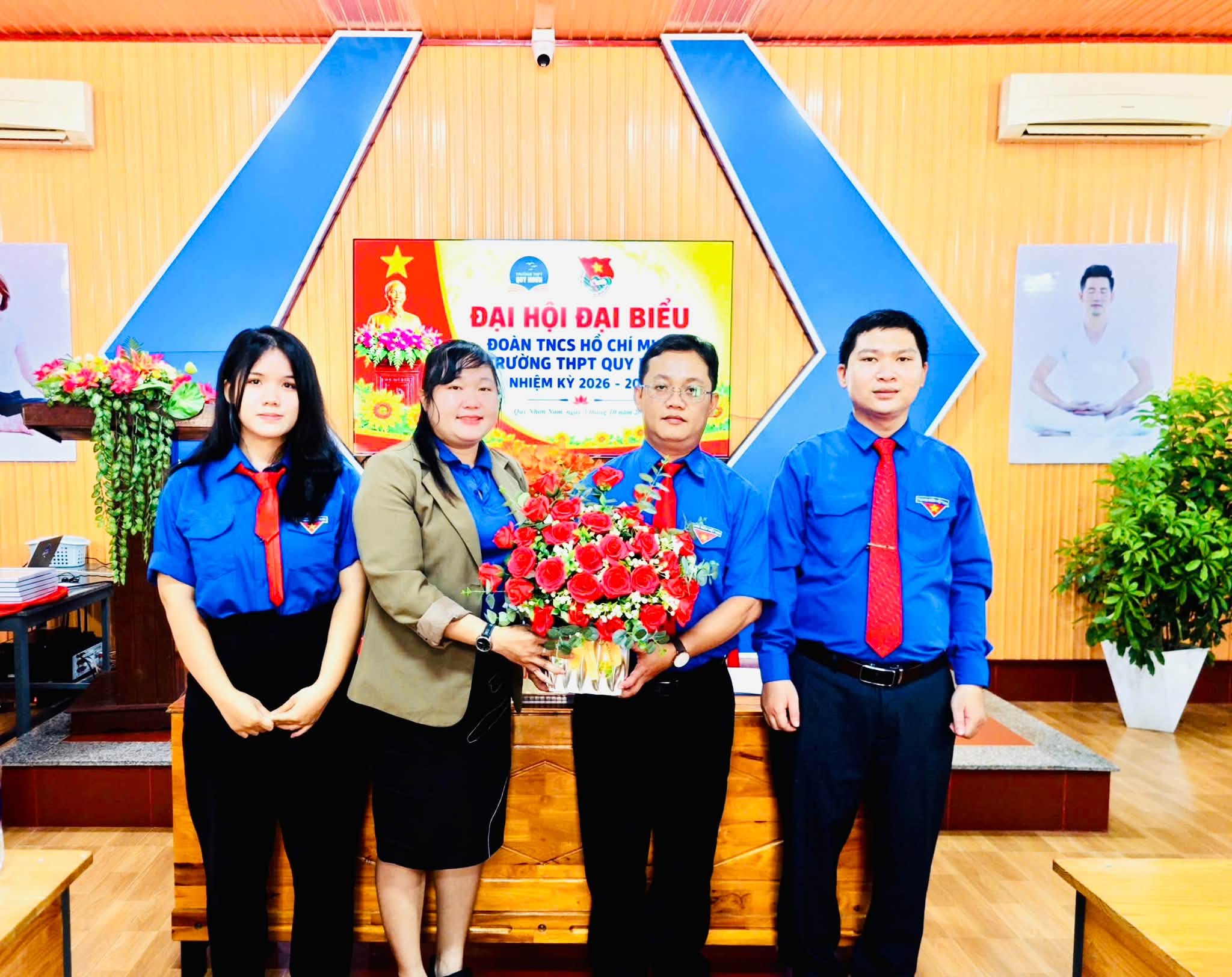 Tặng hoa tại đại hội